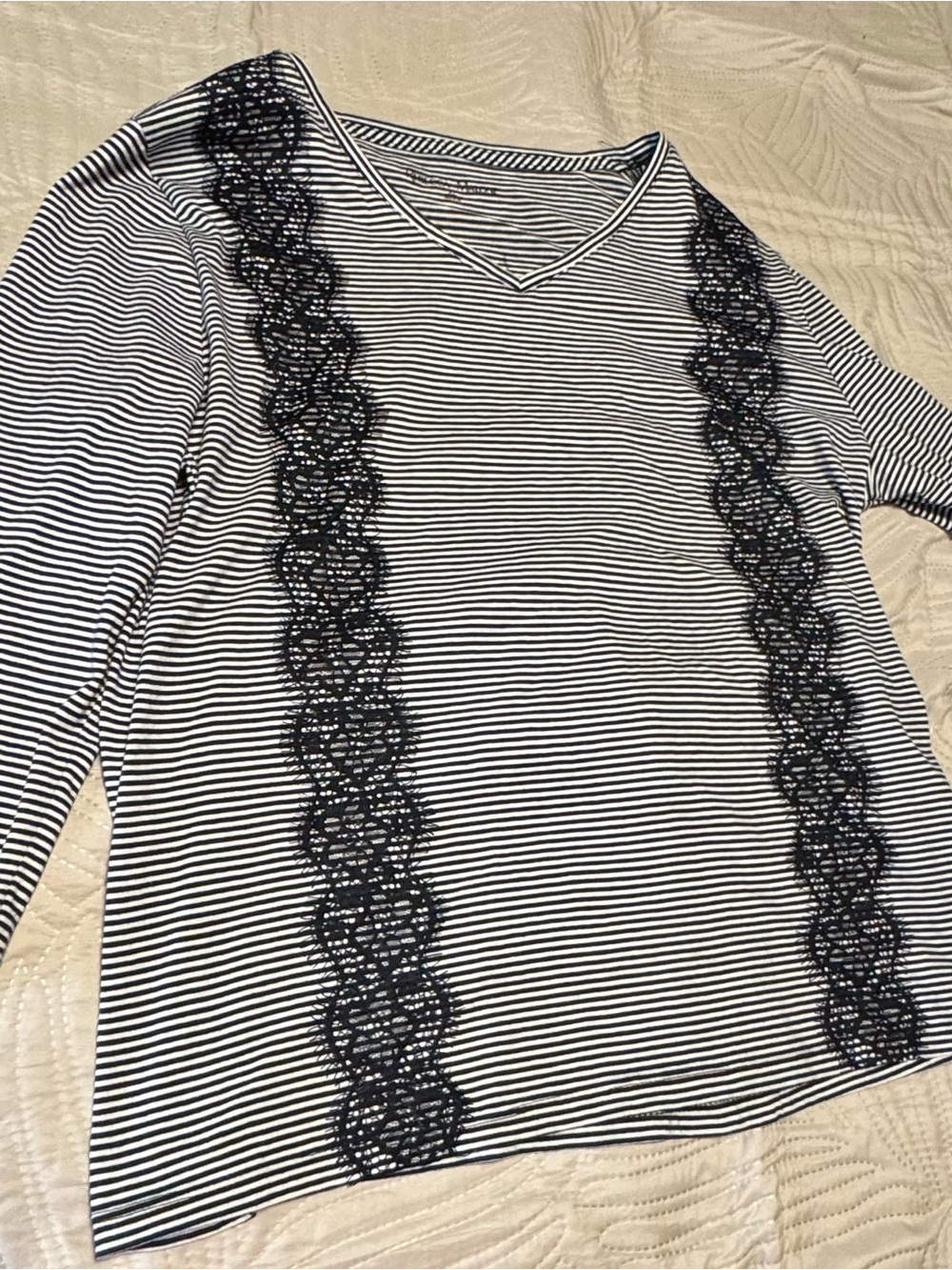 Rebecca Maloni Black & White Striped Lace-Trim V-Neck Long Sleeve Top XL